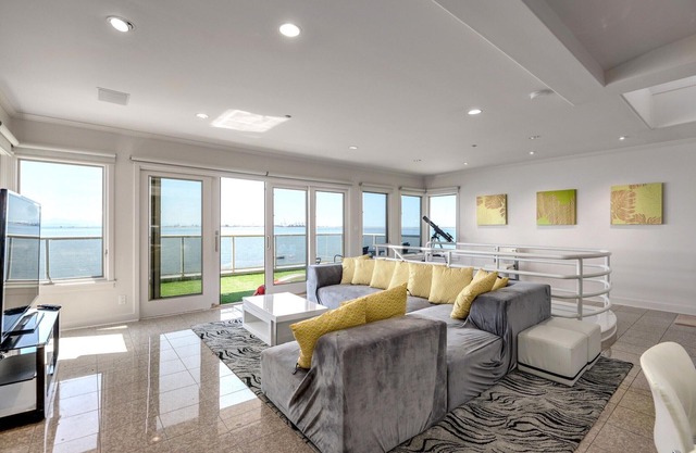 Oceanfront Contemporary House Tsawwassen Metro Vancouver - Beach Access