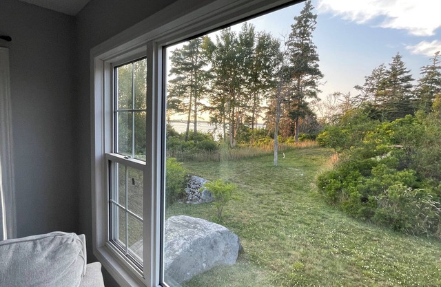 Oceanfront Cottage South Shore, Nova Scotia 4