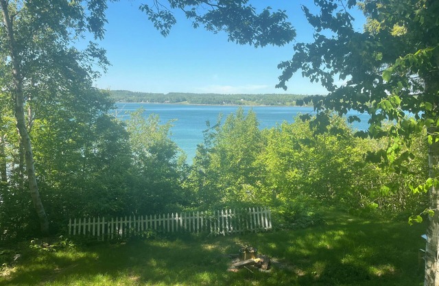 Oceanfront cottage for rent, 5 miles to Acadia National Park. Pet-Friendly!