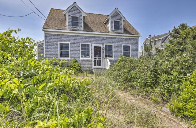 Oceanfront Cottage with Balcony in Cape Cod!