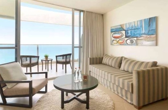 Oceanfront Deluxe Suite
