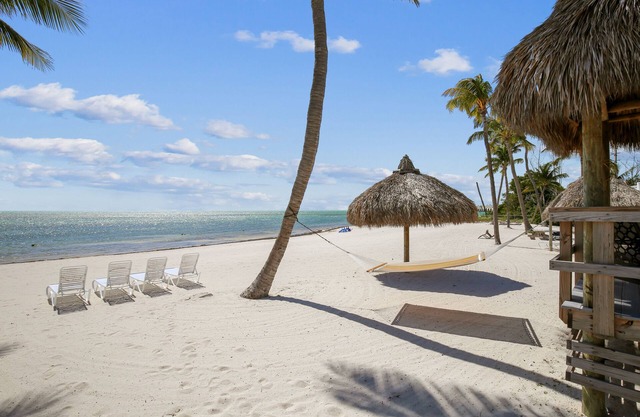 duplex frente al mar con vistas espectaculares, playa y muelle