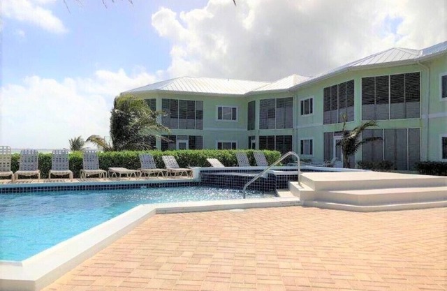 Cayman Breeze - Un condominio de lujo frente al mar ubicado en Rum Point / Cayman Kai