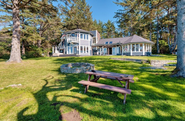 Oceanfront escape with beach access, private hot tub and game room