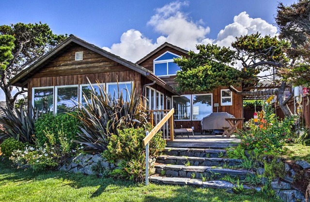 Oceanfront Escape with Pacific Views Surf and Explore