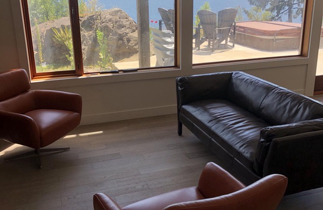 Oceanfront/French Beach/ 2bed/2bath/quiet/serene/private hottub/ocean stairs