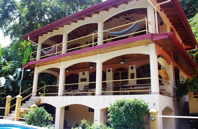 Casa frente al mar y casa de huéspedes en Dominical, Costa Rica