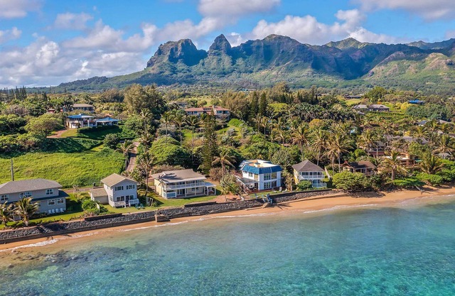 Oceanfront Home, Halfway Between Lihue & Hanalei!