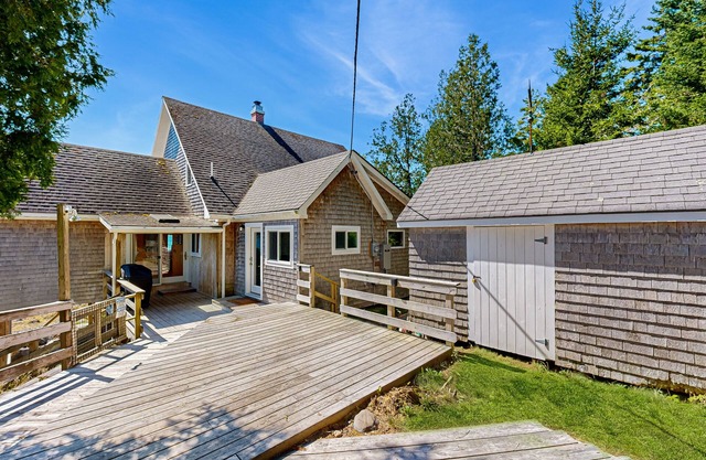 Oceanfront home on private island with amazing view & beach access - 1 dog OK