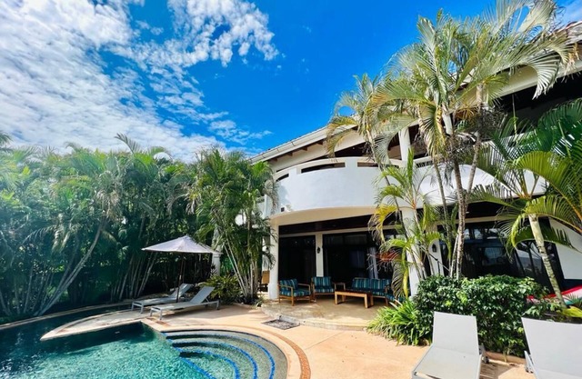 Oceanfront Home/Very Relaxing / Private Access to the Beach!