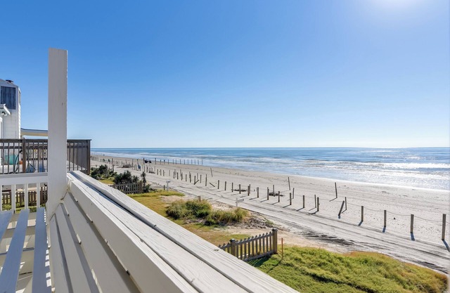 Oceanfront Home w/ Deck & Views in Galveston!