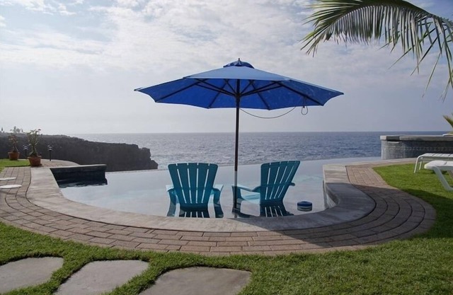 Casa frente al mar con piscina infinita y spa 'The Cove at Milolii'