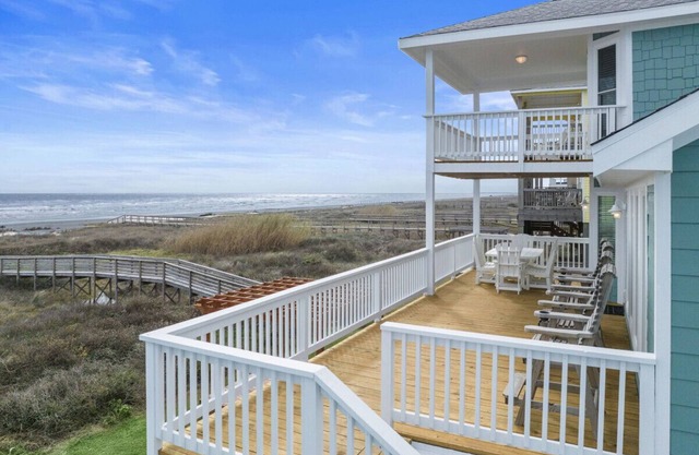Frente a la playa - Paseos privados - Amplio 4 dormitorios 4 baños - Encanto costero