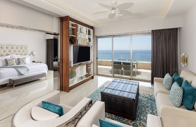 Oceanfront Luxury: 2 Bedroom Suite with Resort Amenities