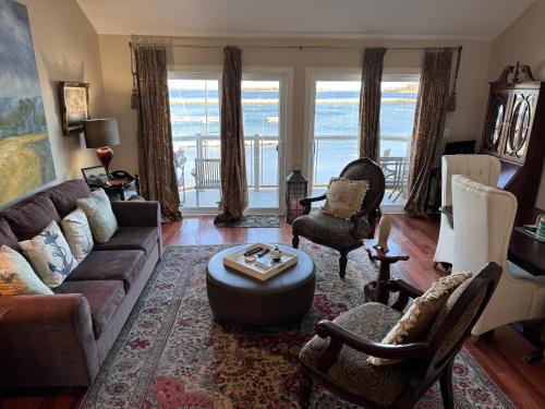 Oceanfront Luxury Magical Views Sunset and Sunrise