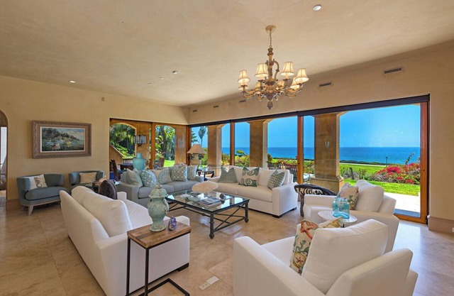 Oceanfront Luxury Villa in Ritz Cove -