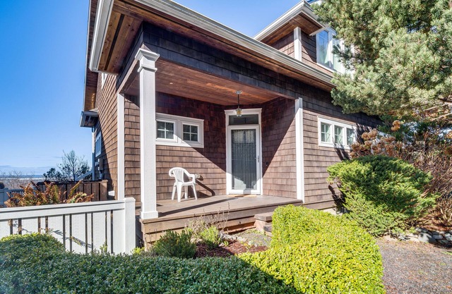 Oceanfront Moclips Escape w/ Deck & Beach Access!