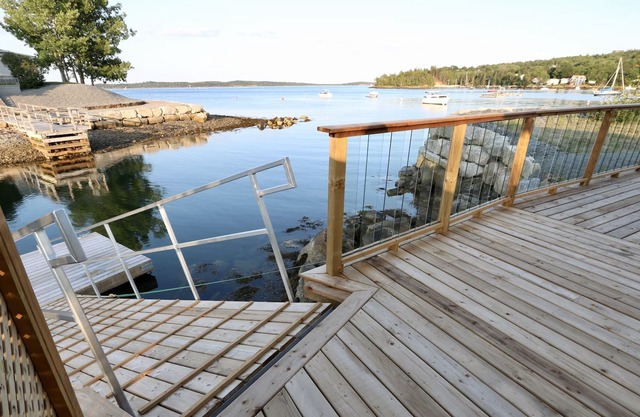Oceanfront Oasis in Halifax with Boathouse, Wharf & Rec Park 5min to City Centre