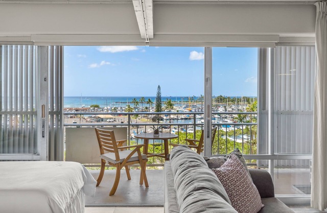 Oceanfront Oasis In Ilikai Hotel 1 Bedroom Apts
