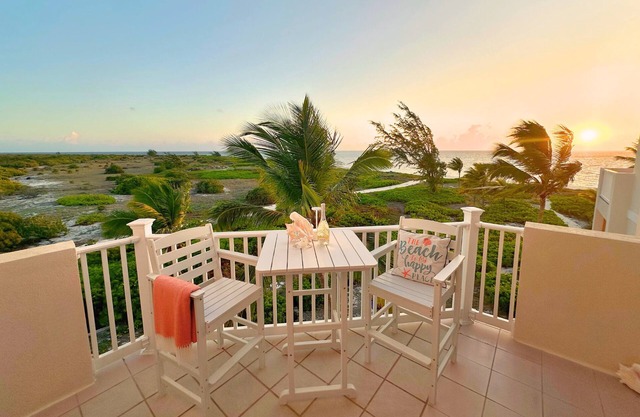 Oceanfront Penthouse Condo — Steps to Beach, Pool & Hottub! Paradise Awaits You.