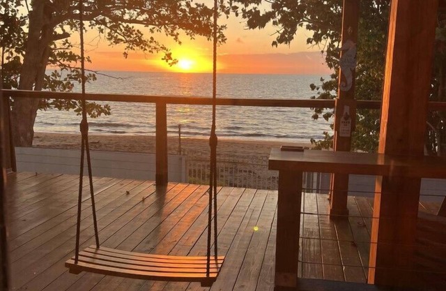 Retiro Frente al Mar con Terraza, Playa y BBQ