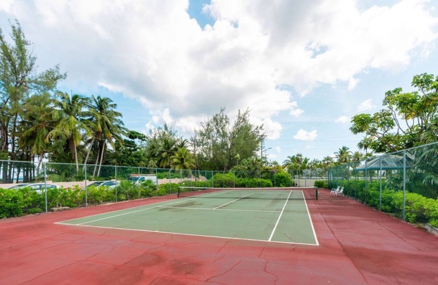 Oceanfront right next to RumPoint, tranquility,pool,gym,tennis court and sunsets