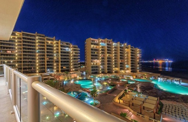 Piso de 3 dormitorios y 2 baños Vacation Condo Frente al Mar Vistas