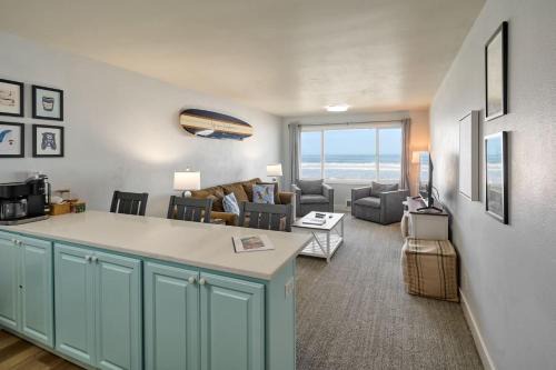 Oceanfront Suite - Upper Floor