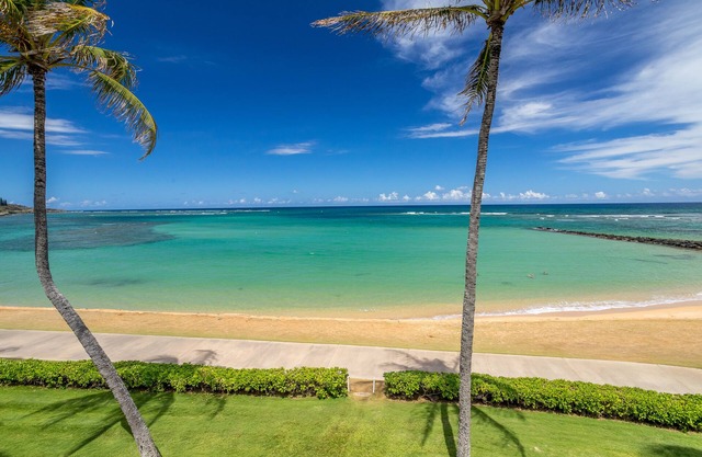Oceanfront.Superb views. Pono Kai Renovated 2 bd 2 ba,+sofa sleeper. A/C
