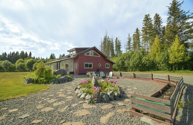 Oceanfront Timberframe Home only 5 mins to Spit✨🌊🦅🌲🫎⛴️