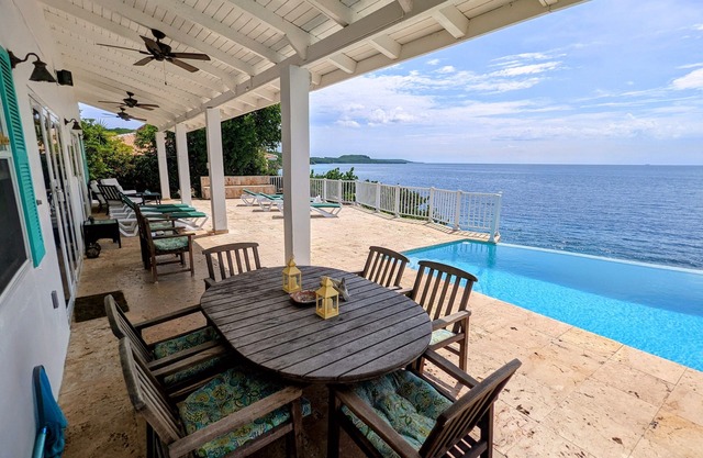 Villa frente al mar en área residencial privada cerrada