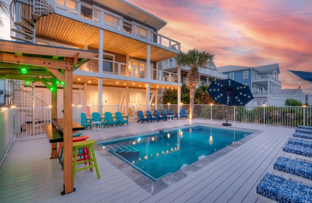 OceanFront - X5 Master bedrooms - Private Pool & Tiki bar