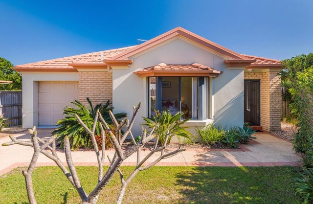 Oceania Cottage - LJHooker Yamba
