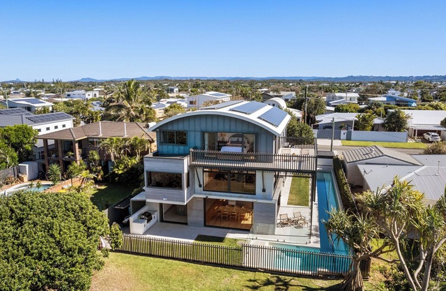 OCEANIC HOUSE: Award-Winning Luxury Beachfront Home.