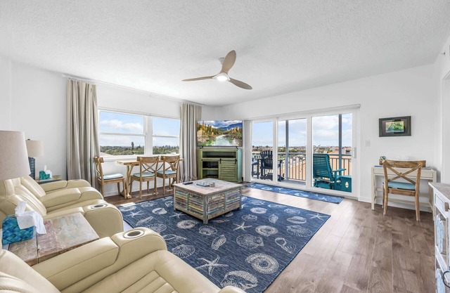 Oceanpoint 611 – Top-Floor Oceanview Condo w/ Balcony & Rocket Views