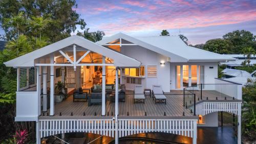 Oceans Edge Beach Front Home on Holloways Beach