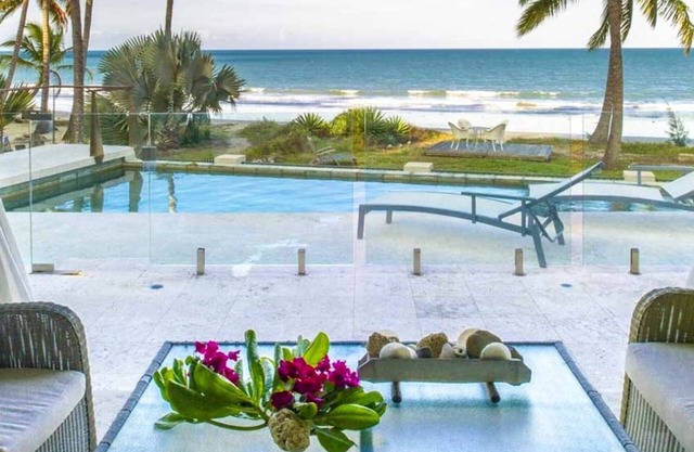 Edge 2 Ocean Front Luxury, 3 habitaciones, 2 niveles, espacioso, con sofá cama y buggy