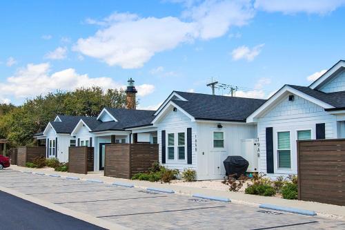 Oceanside, Comm Pool! Lighthouse Views! Close to beach, BC18B, Oh Whale