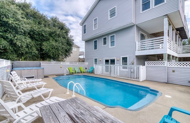 Oceanside home in Duck w/ private pool & hot tub!