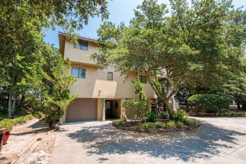 Oceanside, Hot Tub, Community Pools, Close to beach, Community Amenities, 733, Finally