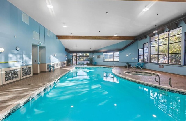 Oceanside Resort 3 BED 2 BATH with Indoor Pool and Hot Tub