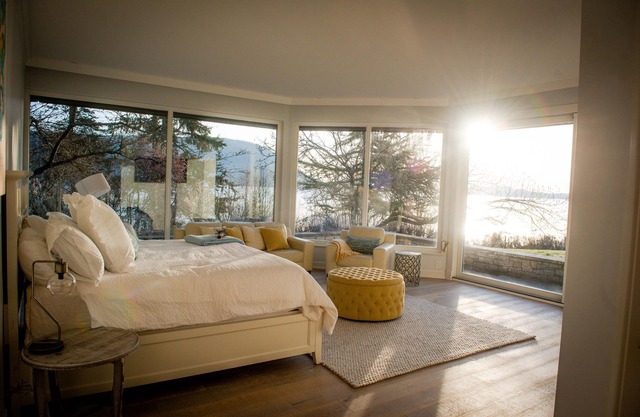 Oceanside Villa l Beach Access l HotTub I Sleep 16