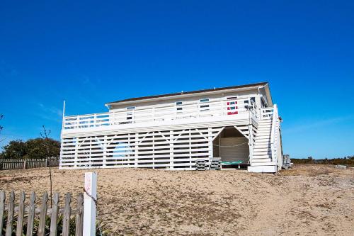 Oceanside, Wild Horses! Beach getaway, remote location, 4x1701, Sandy Paws Retreat