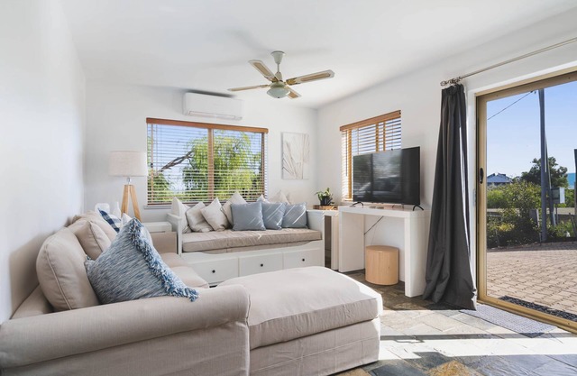 Oceanview Lodge by Peppy Beach Retreats® (5 Adults), Lodge