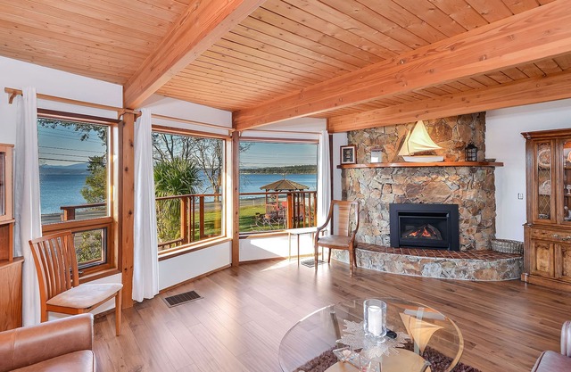 Vista al mar 3 dormitorios Lindal Beach Home en Patricia Bay