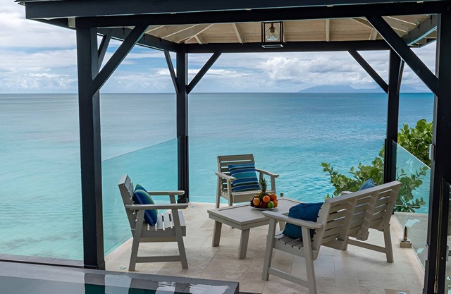 Oceanview 4 BedRoom Steps from Ffryes Beach - Lavish and Family Friendly!