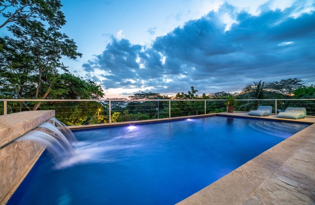 Impresionante villa recientemente renovada de lujo con vista al mar
