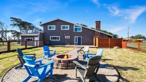 Oceanview 5 bedroom hot tub, firepit & dog run
