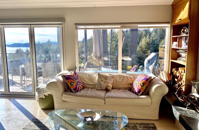 Oceanview and sunsets in Tunstall bay Lisence#00000861