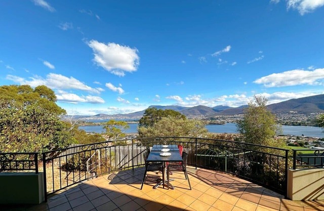 Oceanview Chic Villa 20 min to CBD